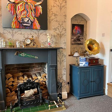 Quigley Buildings - Stylish Entire 2 Bed House Sleeps 5 Wigan - Private Garden - Free Parking - Wifi - Secure Garden Lägenhet Exteriör bild