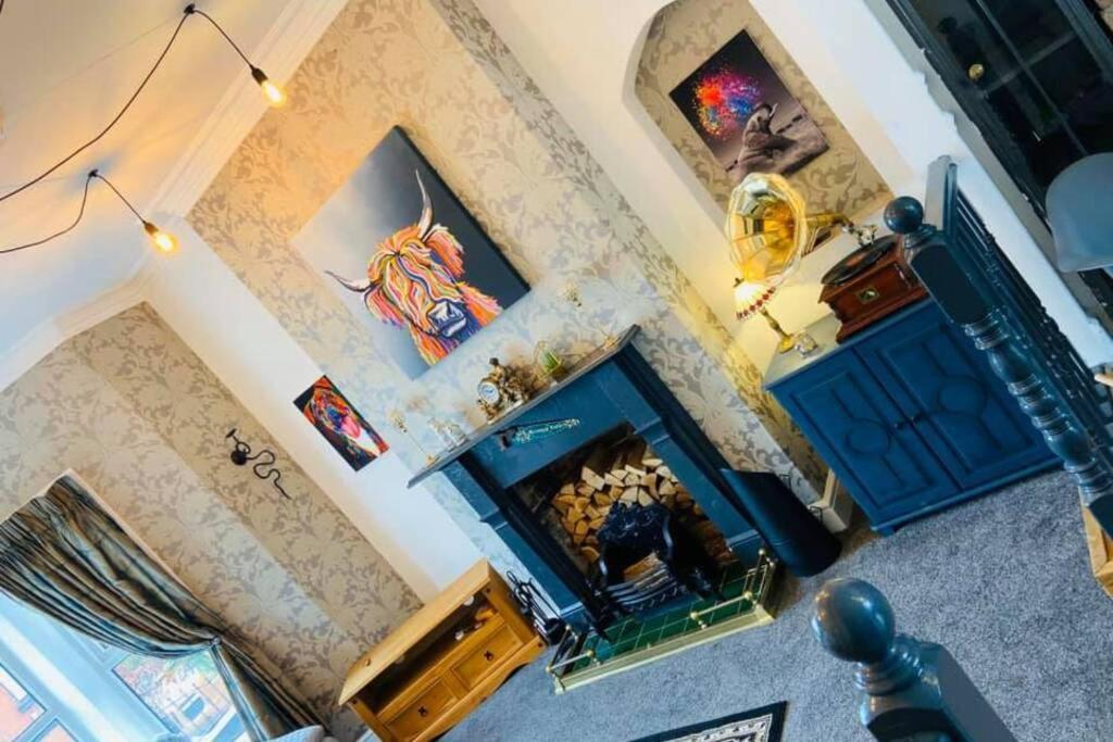 Quigley Buildings - Stylish Entire 2 Bed House Sleeps 5 Wigan - Private Garden - Free Parking - Wifi - Secure Garden Lägenhet Exteriör bild
