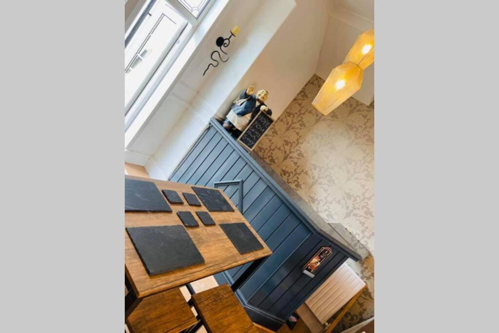 Quigley Buildings - Stylish Entire 2 Bed House Sleeps 5 Wigan - Private Garden - Free Parking - Wifi - Secure Garden Lägenhet Exteriör bild