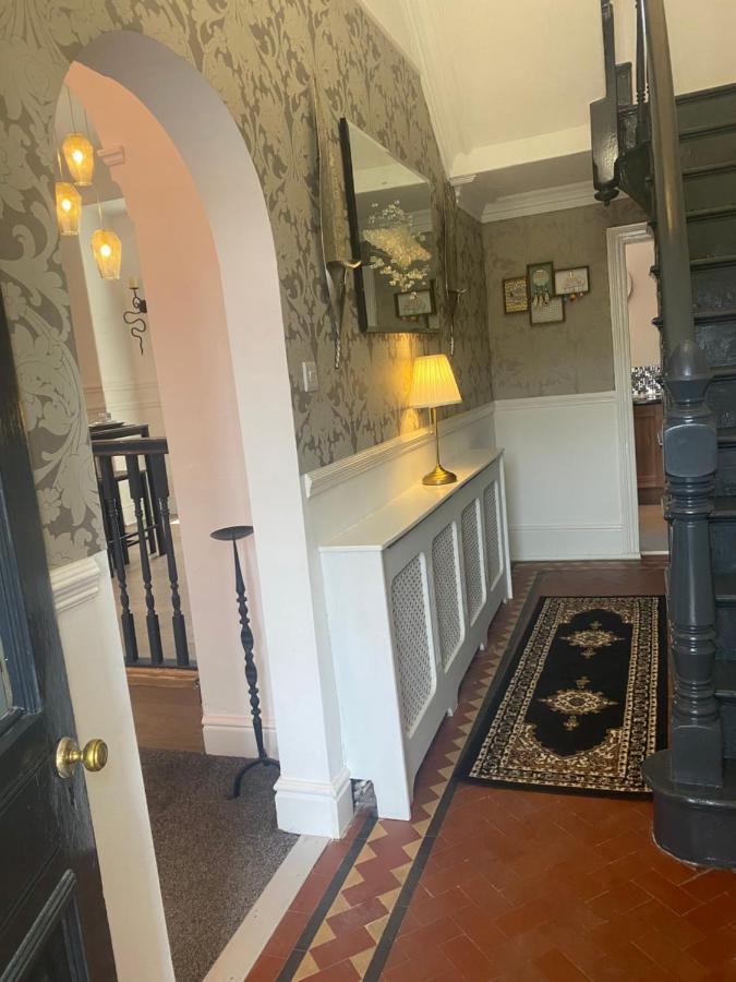 Quigley Buildings - Stylish Entire 2 Bed House Sleeps 5 Wigan - Private Garden - Free Parking - Wifi - Secure Garden Lägenhet Exteriör bild